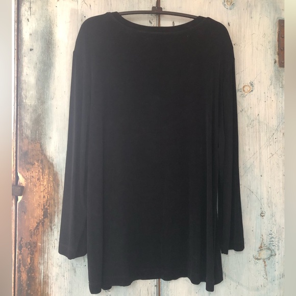 Chico’s V-neck versatile year-round top by Chico’s Travelers so it’s NO wrinkle - Picture 3 of 7